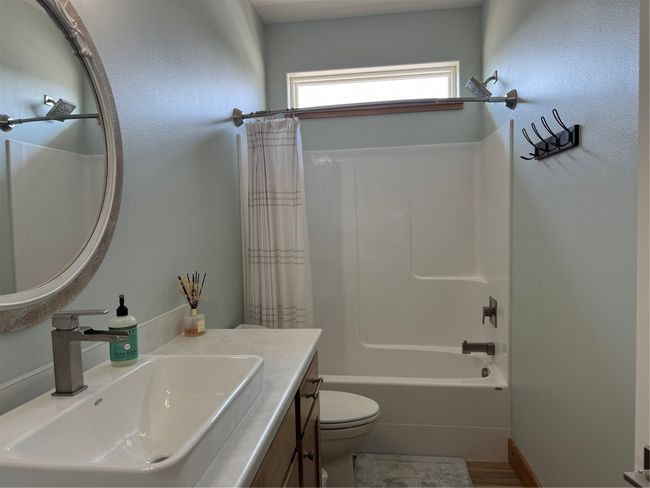 Guest Full Bathroom | Image 36