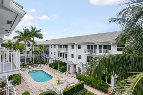 118-2725 Ne 8th Ave, Wilton Manors, FL, 33334-2631 | Card Image