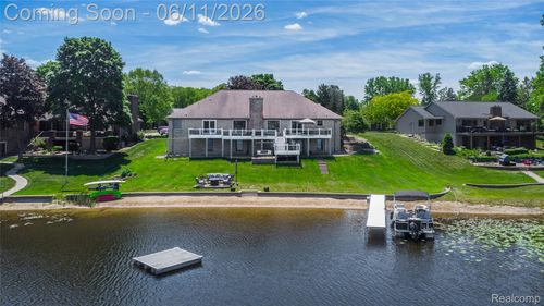 1154 Lake Valley Dr, Fenton, MI, 48430-1230 | Card Image