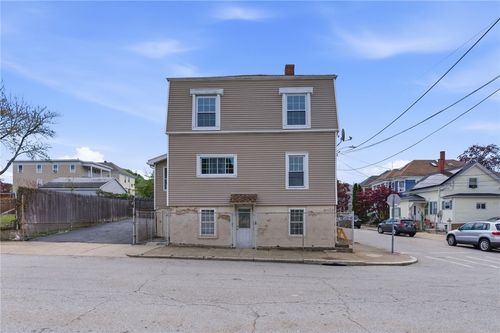 135 Boutwell St, Pawtucket, RI, 02860-5094 | Card Image
