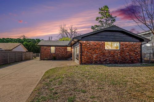 402 Yukon Ave, Yukon, OK, 73099-3916 | Card Image