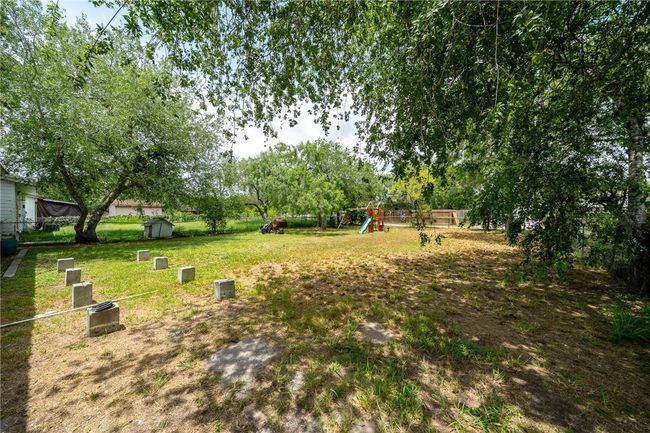 332 S Chiltipin St, House other with 2 bedrooms, 1 bathrooms and null parking in Sinton TX | Image 19