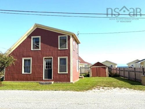 17 Locke St, Lockeport, NS, B0T1L0 | Card Image