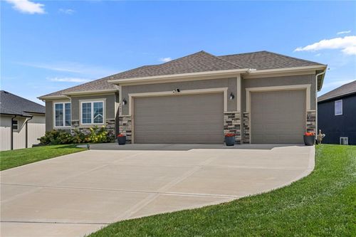 14909 Houston St, Olathe, KS, 66061-7681 | Card Image