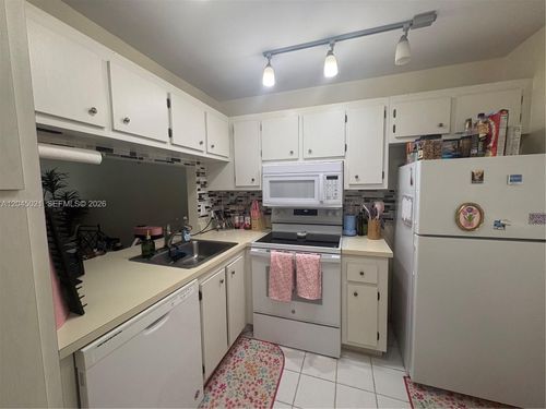 202-9340 Lagoon Pl, Davie, FL, 33324-6745 | Card Image