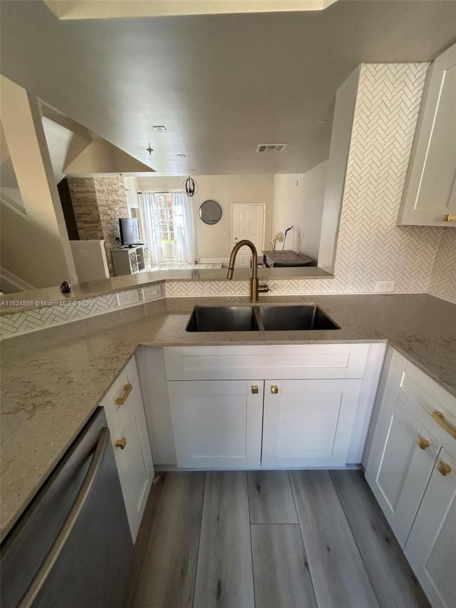 APT-1205 - 2921 Ne 185 Th St, Townhouse with 2 bedrooms, 2 bathrooms and null parking in Aventura FL | Image 4