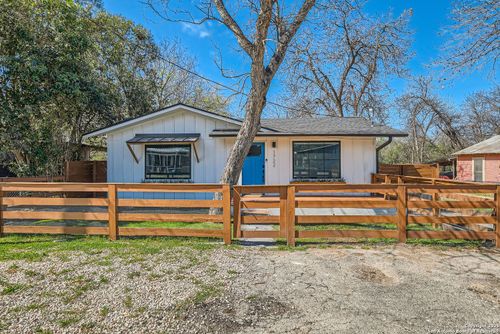 1722 Lee St, New Braunfels, TX, 78130-6422 | Card Image
