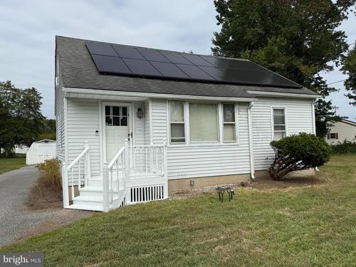 18 Cedar St, PENNSVILLE, NJ, 08070-1105 | Card Image