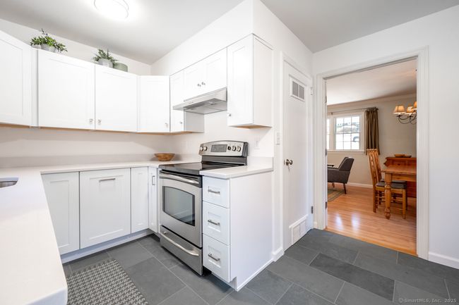 27 Cherry Ln, House other with 3 bedrooms, 3 bathrooms and null parking in Bethel CT | Image 7
