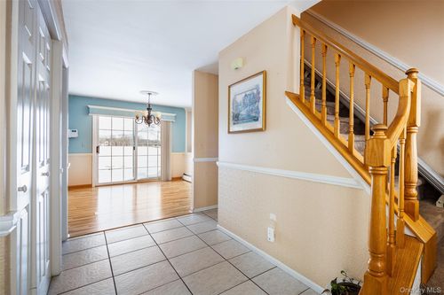 125 Northgate Cir, Calverton, NY, 11933-1410 | Card Image