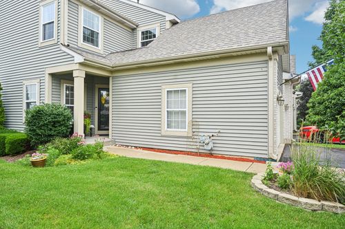 1021 Horizon Rdg, Lake In The Hills, IL, 60156-6127 | Card Image