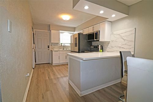 110-6305 Westward St, Houston, TX, 77081-3213 | Card Image