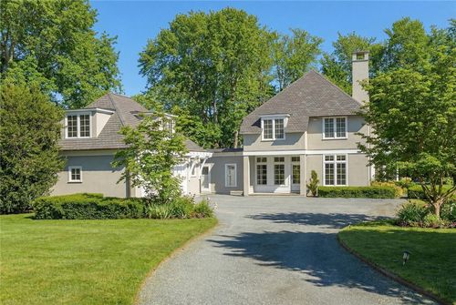 9 Ocean Lawn Ln, Newport, RI, 02840-6947 | Card Image