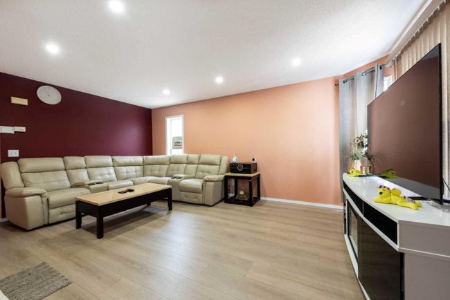 39 Taravista Mews Ne, Home with 4 bedrooms, 2 bathrooms and 4 parking in Calgary AB | Image 4