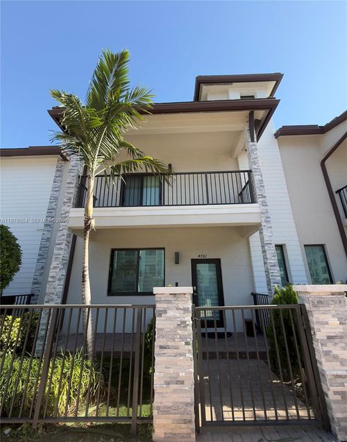 0-4761 Nw 84th Ave, Doral, FL, 33166-5651 | Card Image