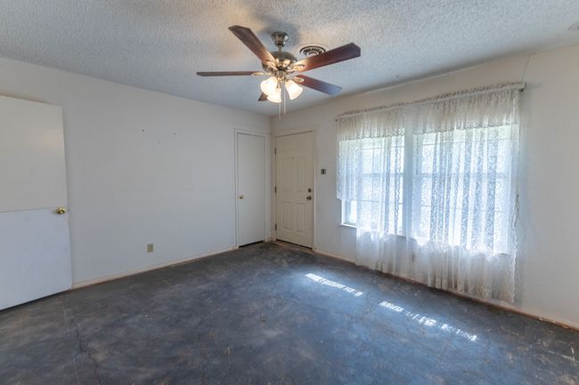 1103 5 Th Ave, House other with 3 bedrooms, 2 bathrooms and null parking in Coleman TX | Image 5
