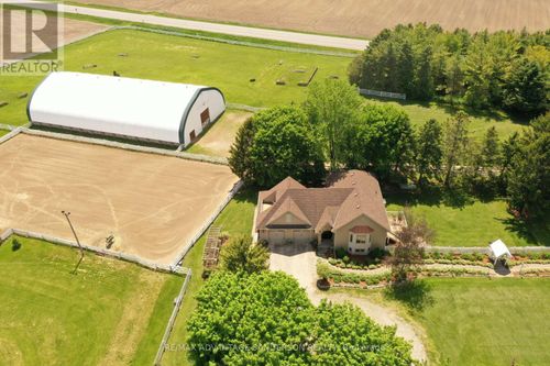 4099 Mcintosh Dr, Parkhill, ON, N0M2K0 | Card Image