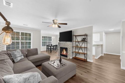 123 Streamside Dr, Roswell, GA, 30076-4629 | Card Image