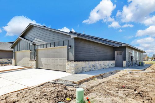 2401 S Wheatland Ct, Wichita, KS, 67235-4142 | Card Image