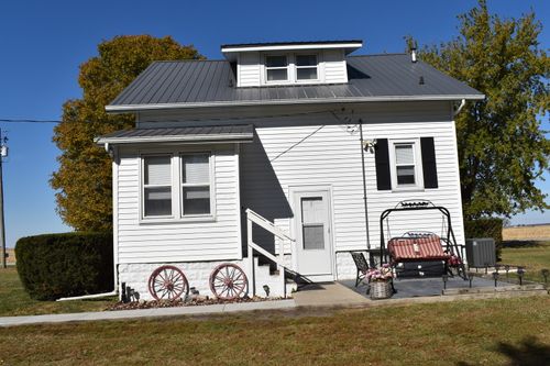 9898 E 1200 North Rd, Chenoa, IL, 61726-8909 | Card Image