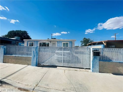 3708 Waikiki Ave, Las Vegas, NV, 89104-4663 | Card Image