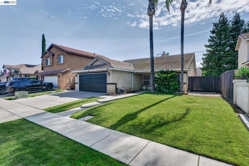 5912 Squire Wells Way, Riverbank, CA, 95367 | Card Image