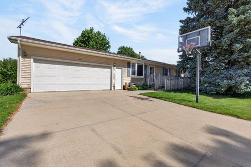 321 Devlin Circle, Cedar Falls, IA, 50613 | Card Image