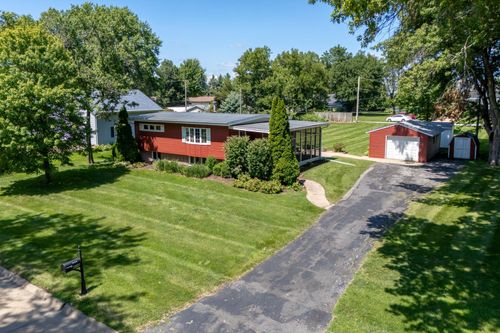 406 W Price St, Eldridge, IA, 52748-1147 | Card Image