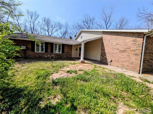 110 Estate Dr, Chester, IL, 62233-2220 | Card Image