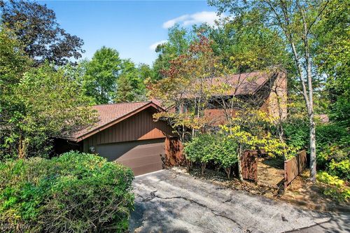 1939 Pine Dr, Kent, OH, 44240-5972 | Card Image