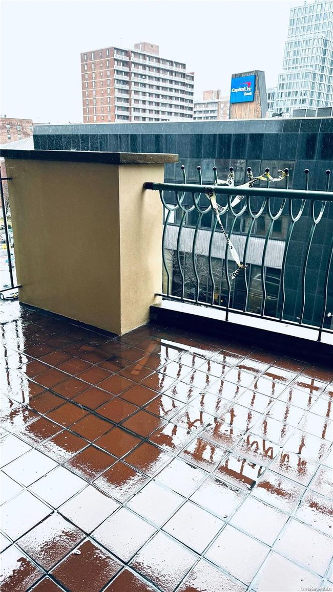 Balcony | Image 5