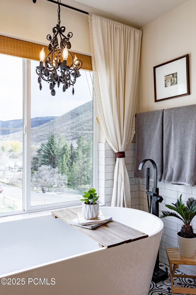 4611 S Cove Ln, Home with 3 bedrooms, 3 bathrooms and null parking in Daniel UT | Image 54