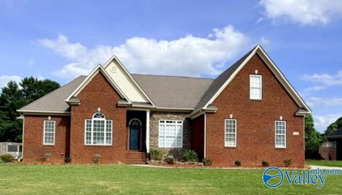 226 Twin Lakes Dr, New Market, AL, 35761-7646 | Card Image