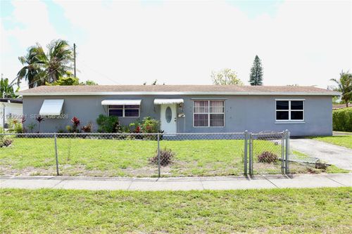 1240 Ne 214th St, Miami, FL, 33179 | Card Image