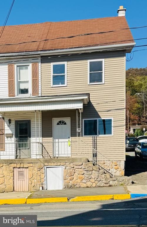 839 E Grand Ave, TOWER CITY, PA, 17980-1217 | Card Image