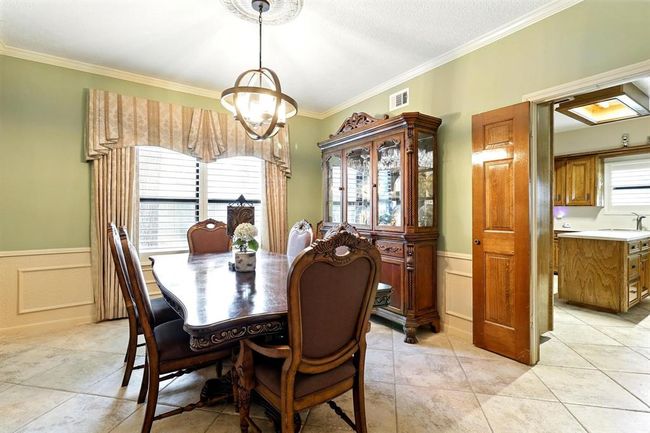 Formal Dining | Image 15
