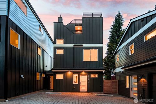 318 N 84th St, Seattle, WA, 98103 | Card Image