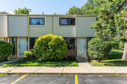 1669 Wimbledon Dr, Walled Lake, MI, 48390-3180 | Card Image