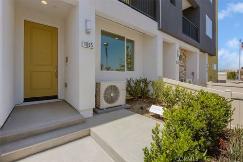 1095 N Harbor Blvd, Anaheim, CA, 92801-2417 | Card Image