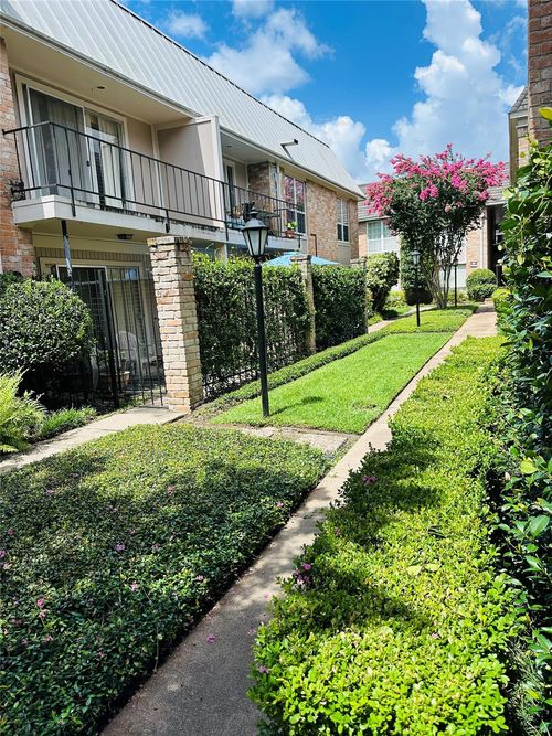 apt-114-2224 S Piney Point Rd, Houston, TX, 77063-1414 | Card Image