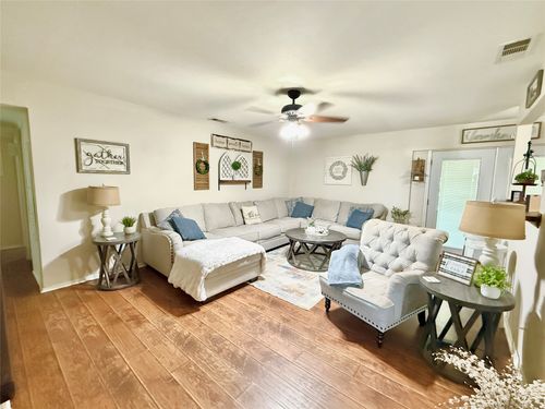 1114 Cielo Vista Dr, Grand Prairie, TX, 75052-5439 | Card Image