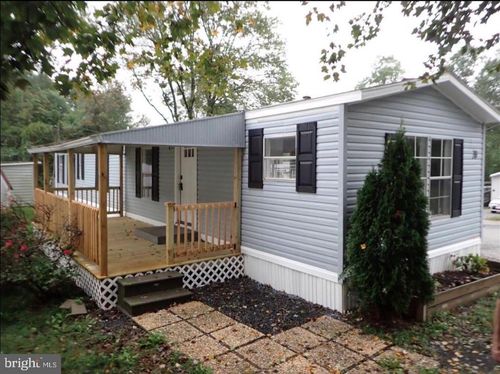 20 Maplewood Dr, COATESVILLE, PA, 19320-1517 | Card Image