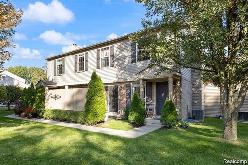 unit-3-180 Pine Tree Ridge Dr, Waterford, MI, 48327-4323 | Card Image