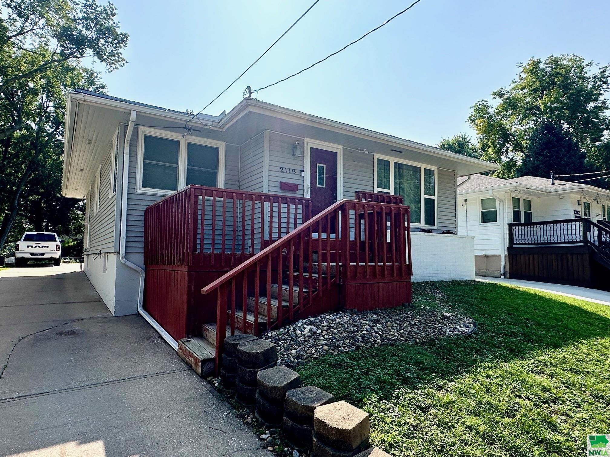 Glass St, Sioux City, IA 51106