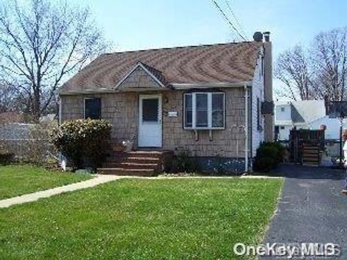 247 N Greene Avenue, Lindenhurst, NY, 11757 | Card Image