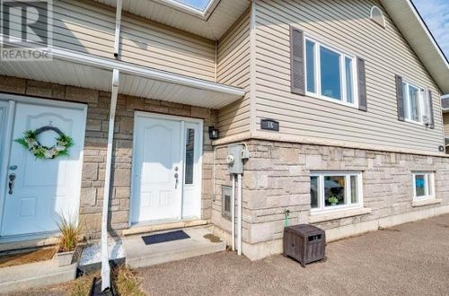 16 William Thomas Dr, Petawawa, ON, K8H0C3 | Card Image