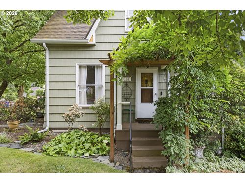 814 6th St, Oregon City, OR, 97045-2320 | Card Image