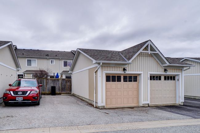 142 Carnwith Dr E, House attached with 3 bedrooms, 3 bathrooms and 2 parking in Whitby ON | Image 37