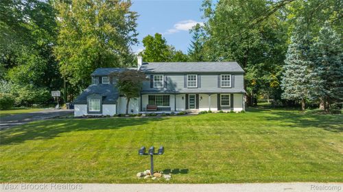 2601 Lamplighter Ln, Bloomfield Hills, MI, 48304-1936 | Card Image