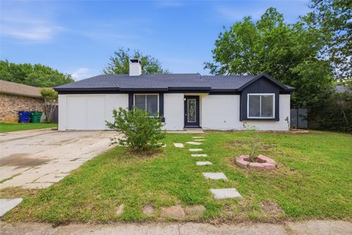 5644 Santa Fe Trl, Haltom City, TX, 76148-3822 | Card Image